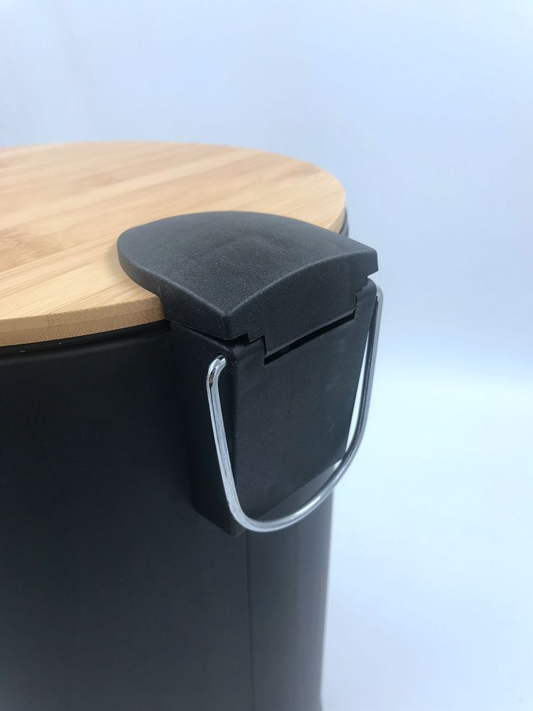 2024 Tapa de bambú popular de 5 litros de 5 litros de basura de pedal de metal redonda de metal con canal de lavabo interno extraíble para cocina