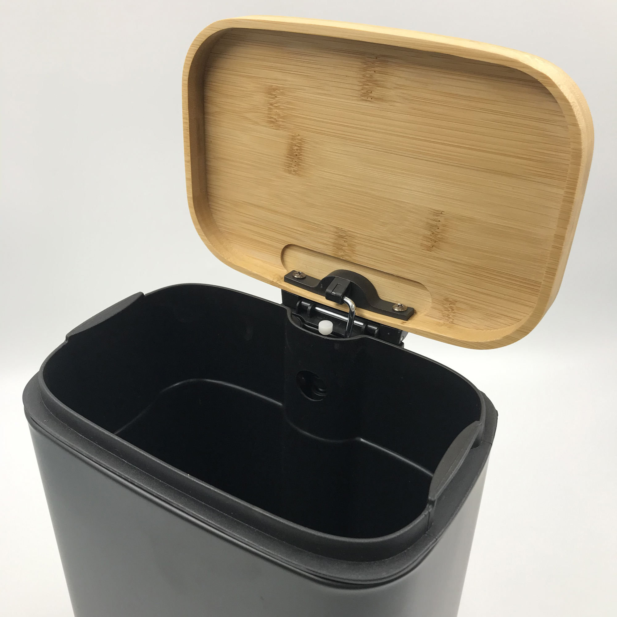 2024 Modelo popular Bamboo Lid Waste Bins Pedal de fábrica Direct Bin de acero inoxidable Bin puede pedalear Bin de desechos