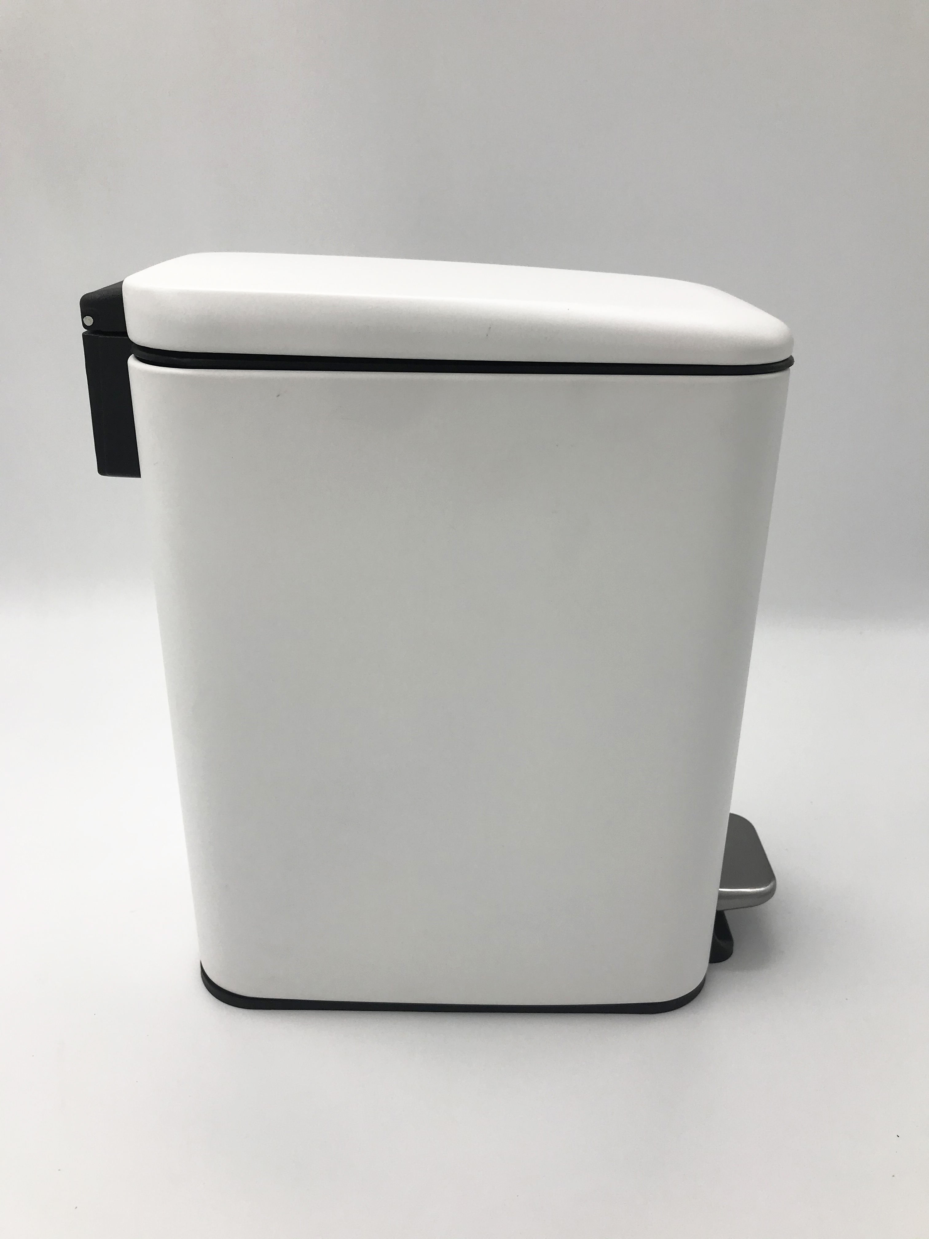 2024 Modelos populares Slim Space estrecho Save Baño Batio Blanco Batón Trash Can Pedal Step Bath CAN