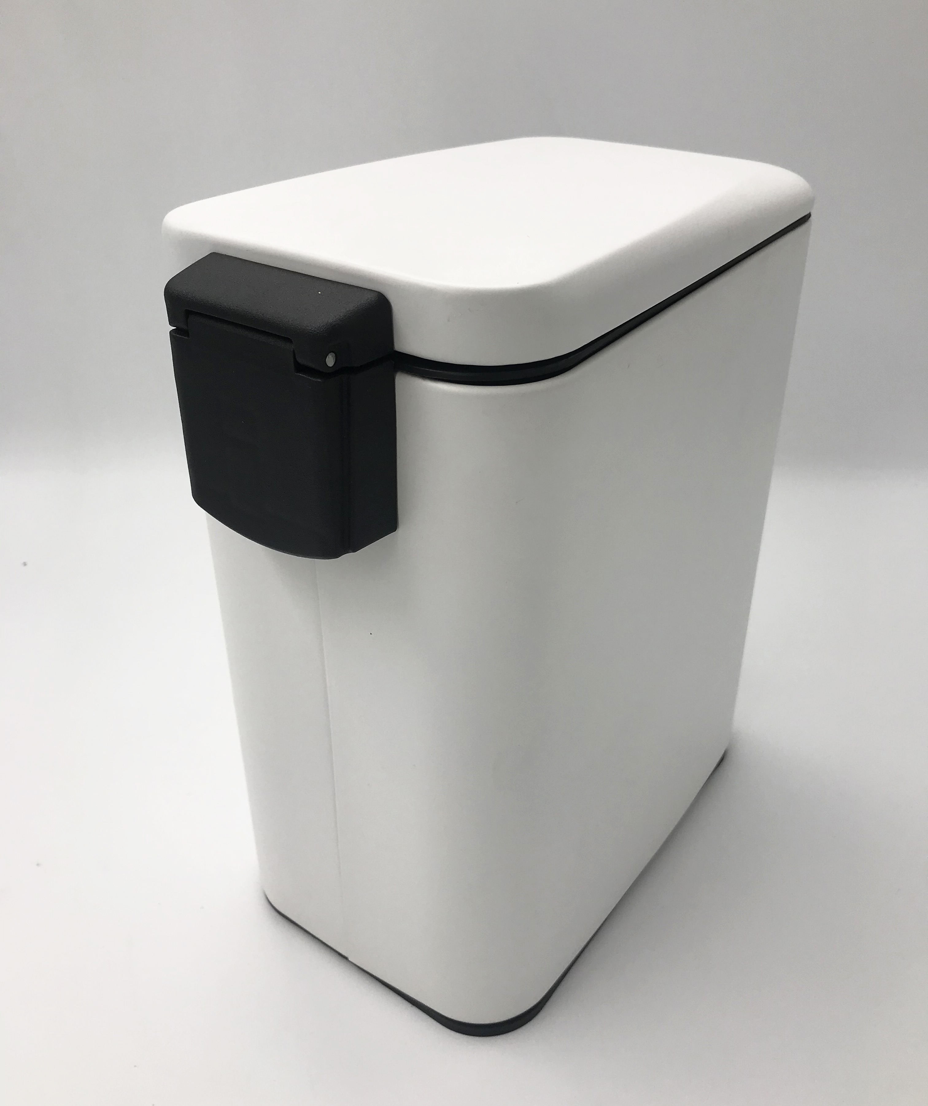 2024 Modelos populares Slim Space estrecho Save Baño Batio Blanco Batón Trash Can Pedal Step Bath CAN