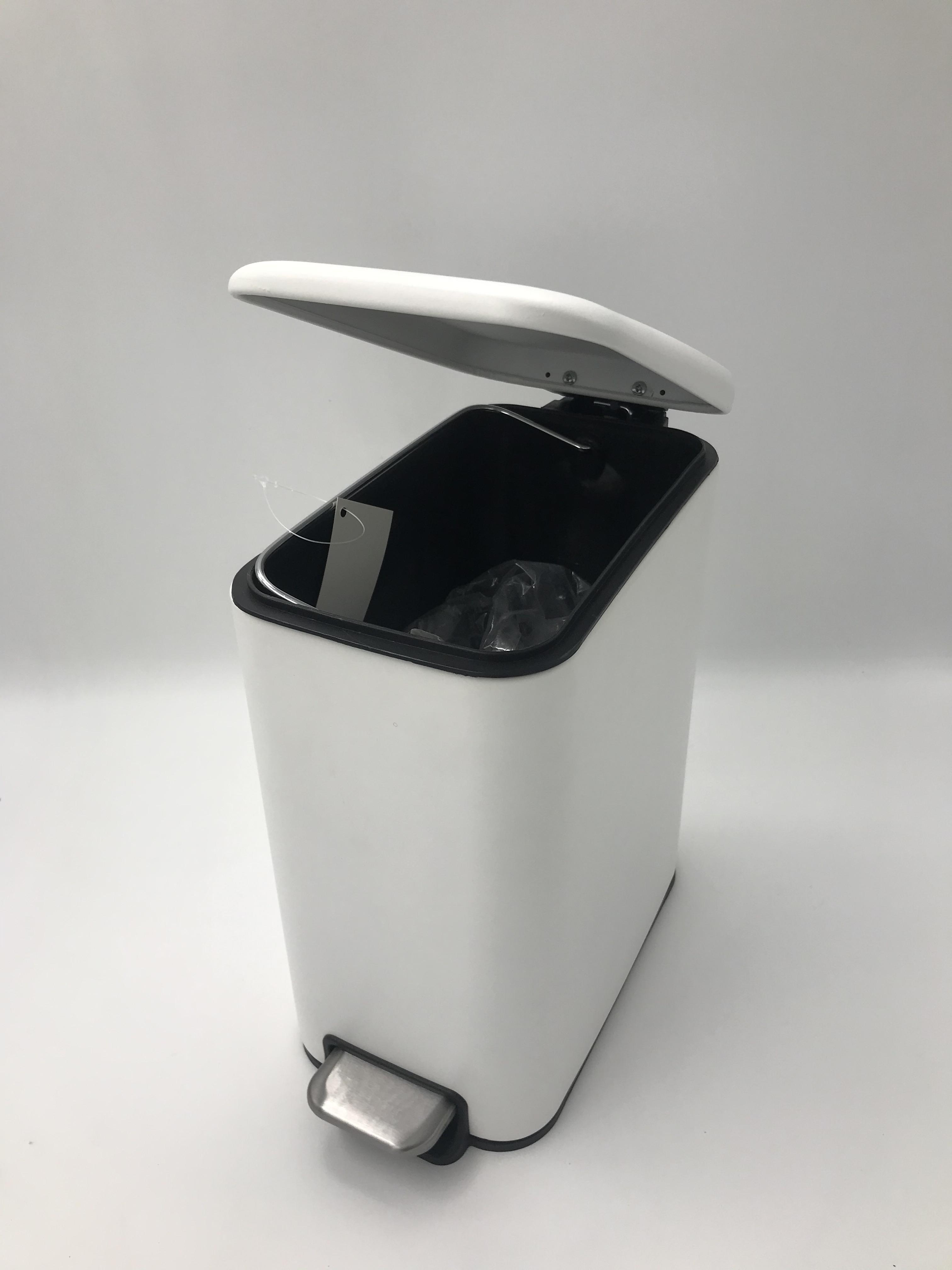 2024 Modelos populares Slim Space estrecho Save Baño Batio Blanco Batón Trash Can Pedal Step Bath CAN
