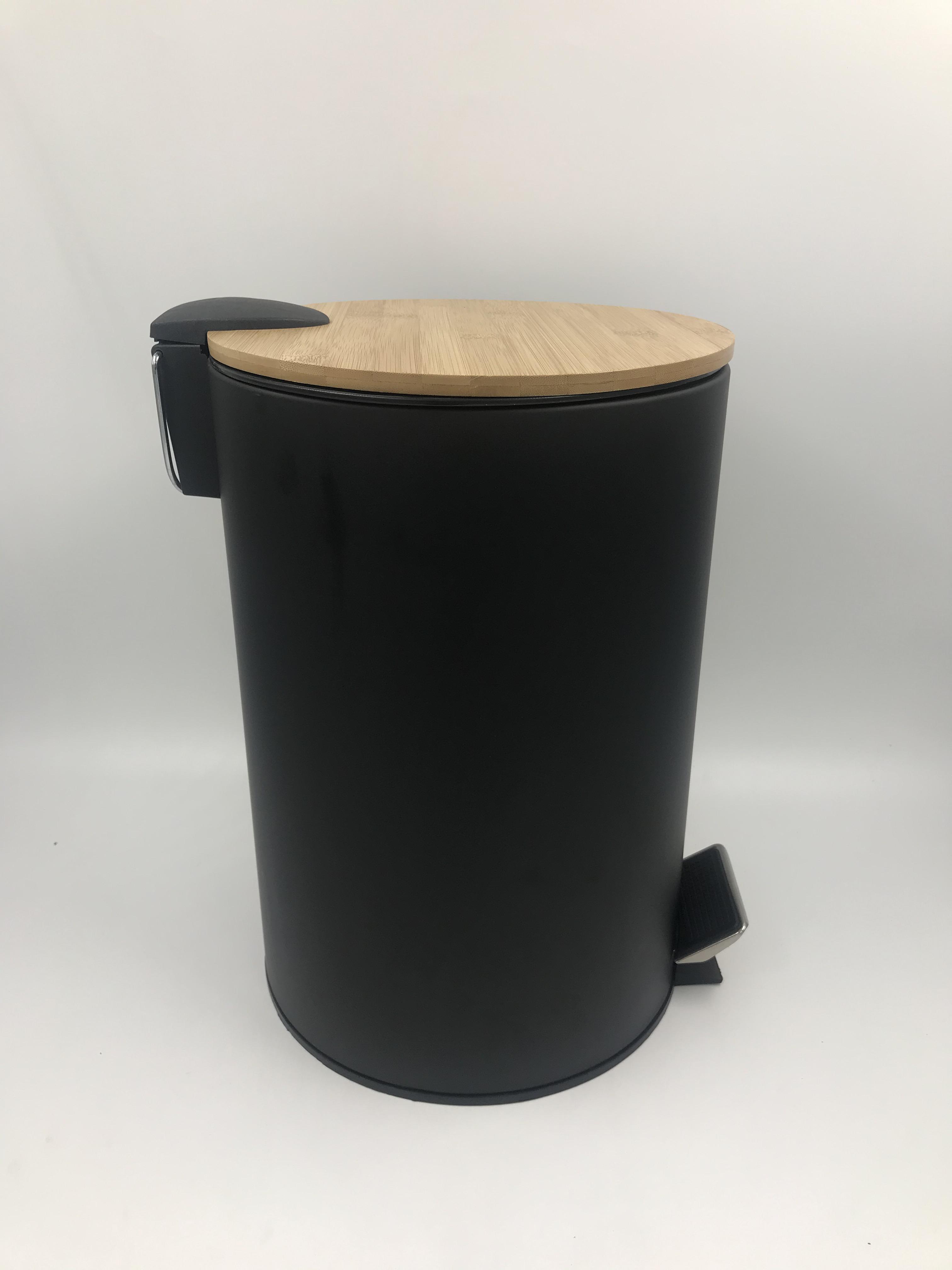 2024 Modelo popular Bin de basura 30 L Pedal Bin de plástico Bin de baño con tapa de bambú de pedal