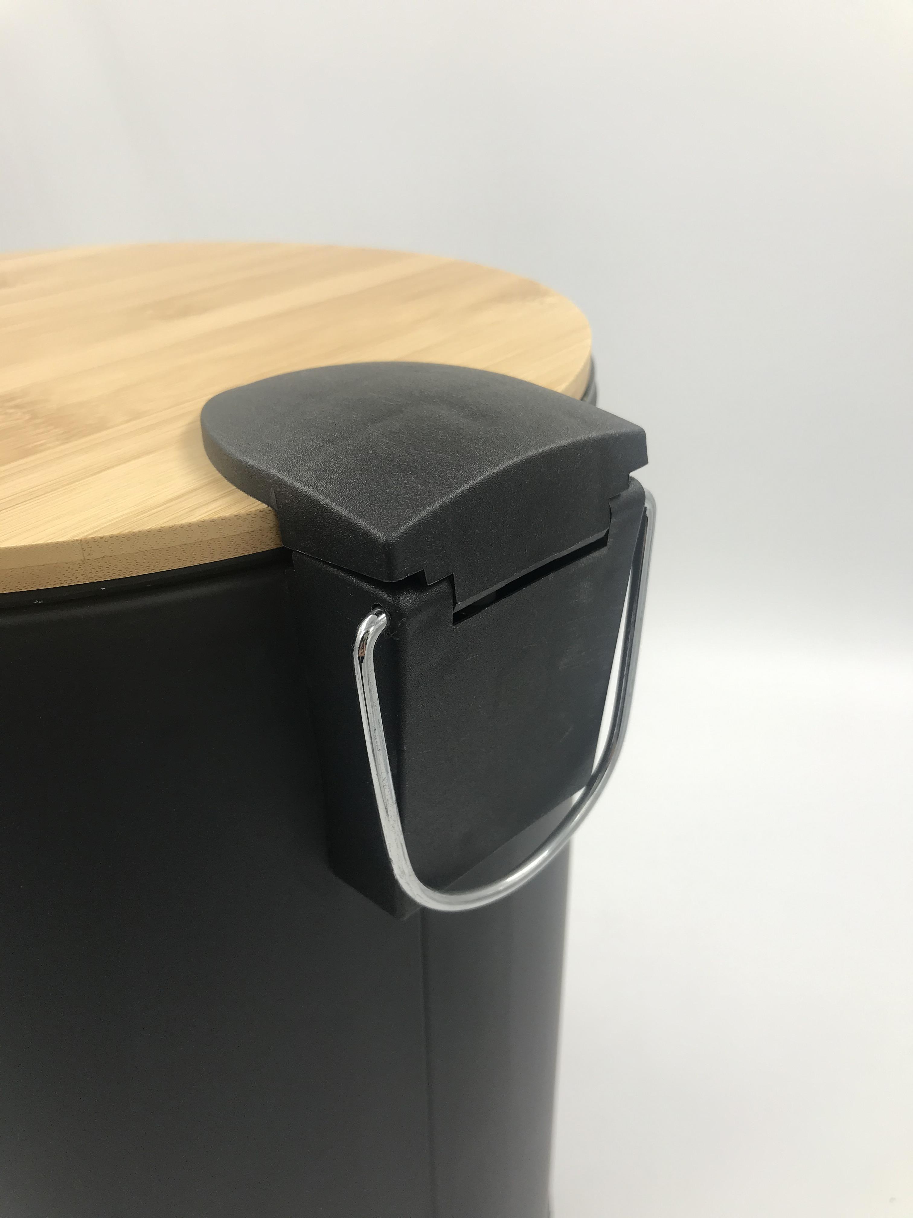 2024 Modelo popular Bin de basura 30 L Pedal Bin de plástico Bin de baño con tapa de bambú de pedal