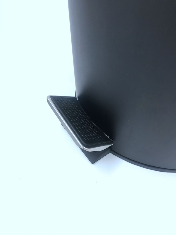 2024 Tapa de bambú popular de 5 litros de 5 litros de basura de pedal de metal redonda de metal con canal de lavabo interno extraíble para cocina